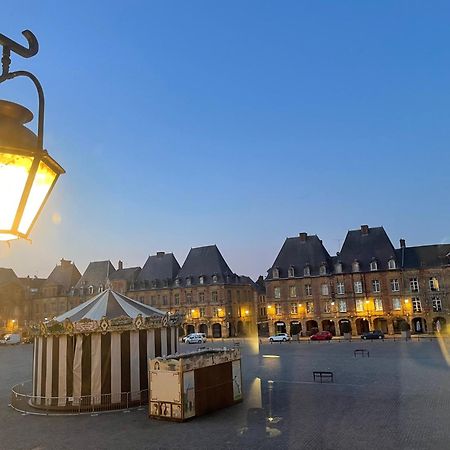 Suites Mana- Studio Art Ducal Avec Terrasse Sur L'Arriere De La Place Ducale Parking Inclus Charleville-Mézières Kültér fotó