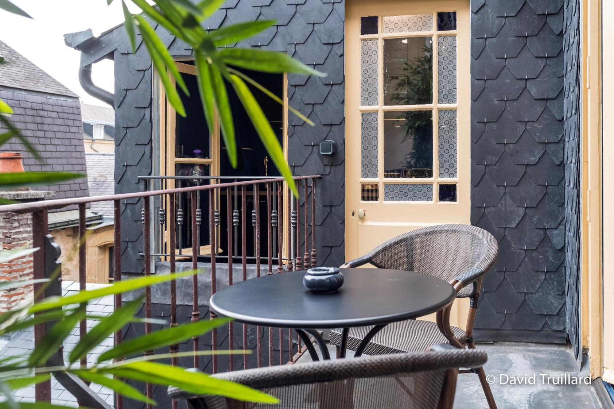 Suites Mana- Studio Art Ducal Avec Terrasse Sur L'Arriere De La Place Ducale Parking Inclus Charleville-Mézières Kültér fotó